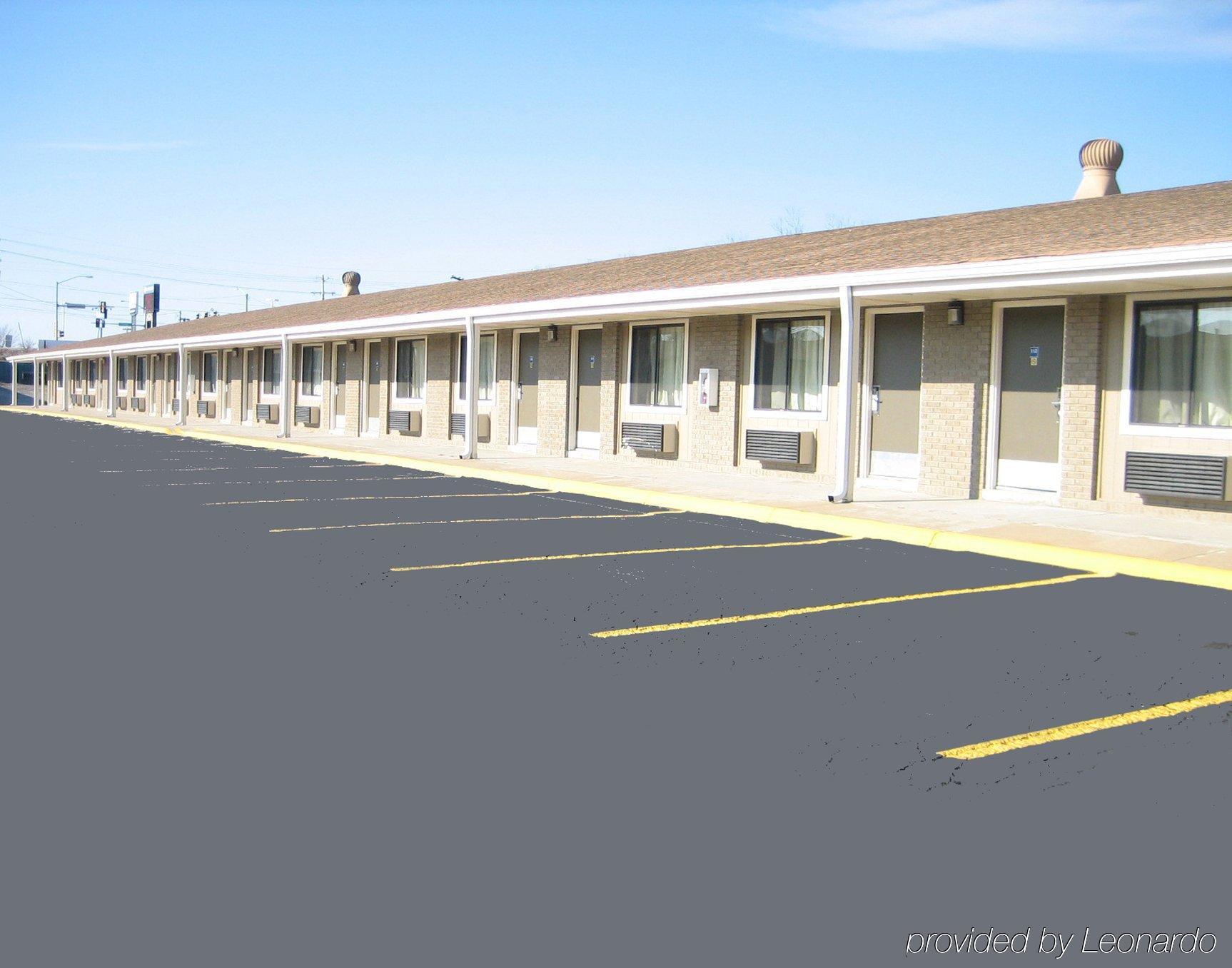 Relax Inn Topeka Exterior photo